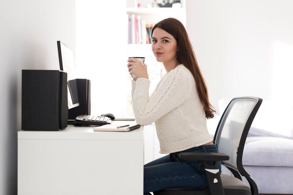 Ergonomics Meet Aesthetics Choosing the Right Desk Chair for You