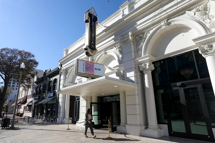 Who Visits the Floridian Social Club